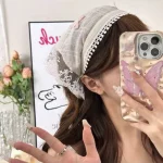 빨간색 짠 격자 무늬 레이스 헤어 스카프 랩 여성 레트로 삼각형 Headscarf 모자 여행 사진 머리띠 소녀 헤어 액세서리 - 이미지 3