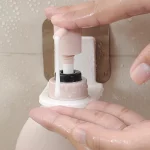 벽 마운트 자체 접착 샴푸 병 선반 액체 비누 샤워 젤 주최자 후크 홀더 선반 옷걸이 욕실 액세서리 - 이미지 3