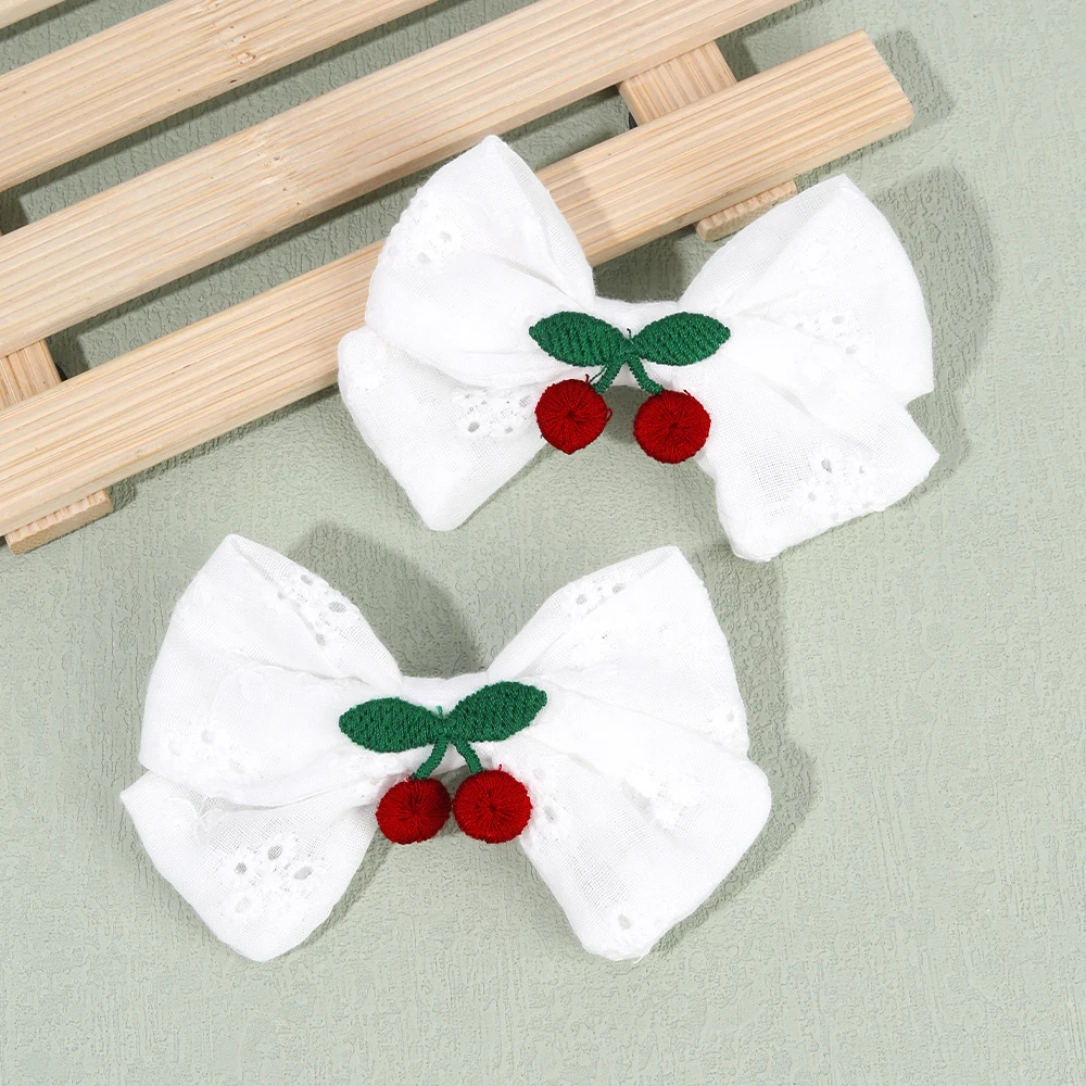 2Pcs Kawaii 흰색 체리 활 헤어 클립 여자를위한 꽃 자수 머리핀 어린이 일일 헤어핀 머리 장식 헤어 액세서리