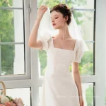 우아한 새틴 리본매듭 짧은 신부 베일 부드러운 얇은 명주 그물 어깨 길이 웨딩 베일 빗 포함 - 이미지 3