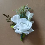 Boutonnieres 꽃 인공 흰색 장미 실크 아이보리 코사지 Buttonhole 신랑 들러리 Boutonniere 남성용 결혼식 액세서리 - 이미지 5