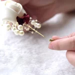 Boutonnieres 꽃 인공 장미 가짜 진주 아이보리 코사지 Buttonhole Groomsmen Boutonniere for Men 웨딩 액세서리 - 이미지 3