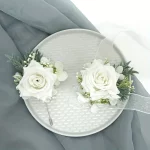 1/6PCS 화이트 로즈 웨딩 손목 코사지 및 Boutonniere 세트 ForBride 신부 들러리 남자 신랑 로즈 웨딩 꽃 액세서리 - 이미지 2