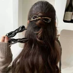 새로운 트위스트 헤어 클립 PU 보우 바레트 대형 헤어 클립 플라스틱 머리핀 스위트 데일리 모자를 쓰고 있죠 여성 헤어 액세서리 - 이미지 4